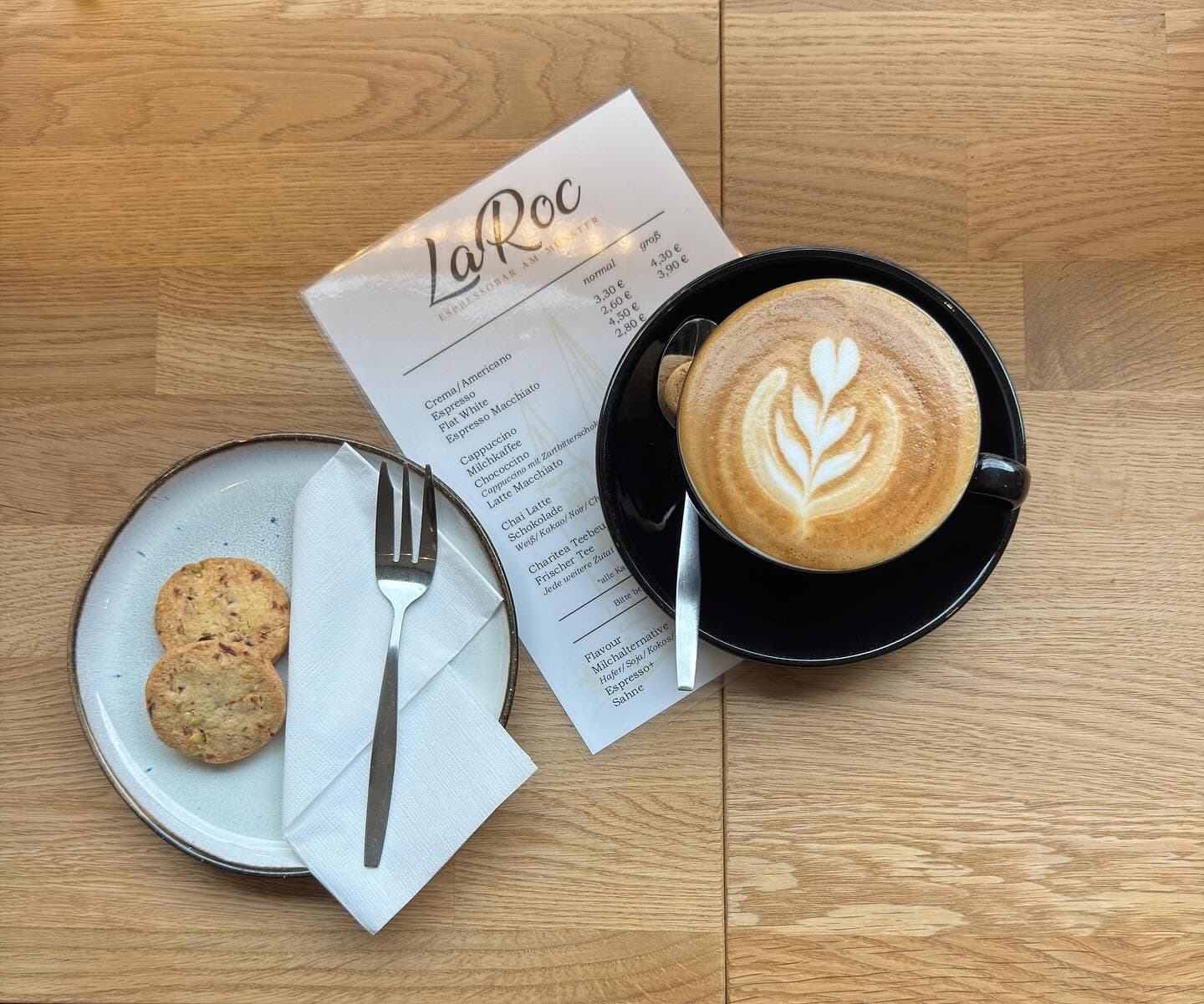 Cappuccino mit LaRoc Menükarte