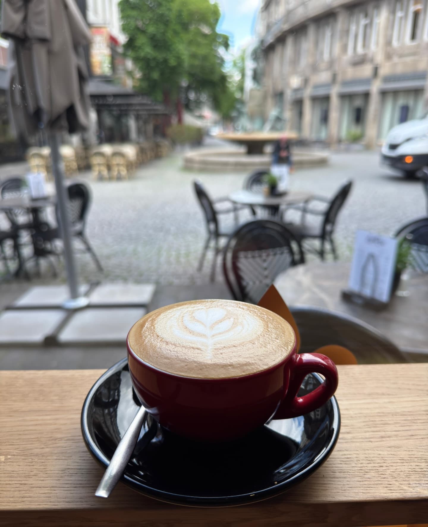 Cappuccino mit Latte Art bei LaRoc